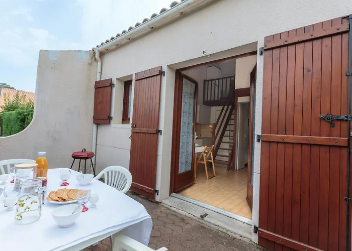 Сasa de vacaciones Les Charmilles-10 By Interhome